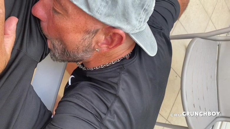 The official French bareback channel: Leitada por seu melhor amigo hetero com pau XXL