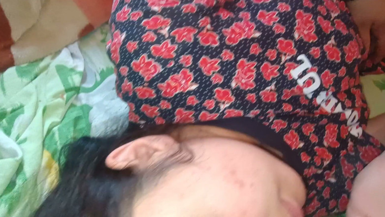Ionut899: Je fais une fellation sur mon lit et sur ma...