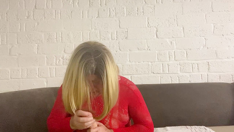 Rockme74: Transvestiert in schwarzer strumpfhose und roten dessous neckt mit dildo...