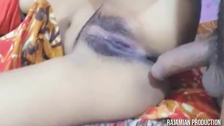 Raja Mian Production: 继兄的鸡巴没有插菊花，所以继兄很享受她的阴户