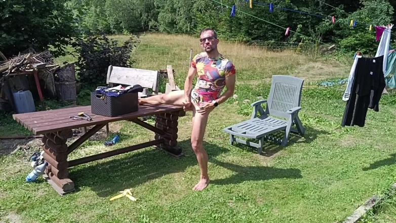 kickerscooter: Jerking off While Hanging Out the Laundry