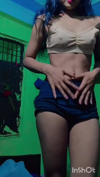 Mi india novia mostrando sus tetas y coño dedeándose para sexo duro