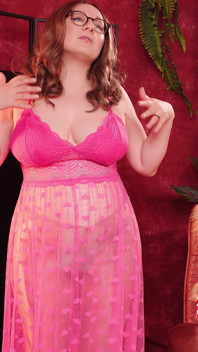 Prueba el recorrido para gordita milf: vestido transparente de lencería de encaje