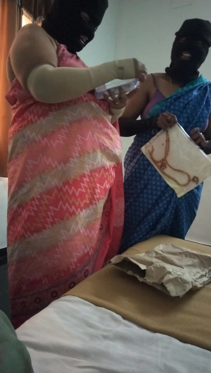 Tamil lesbian: Conversation coquine - derrière le tournage