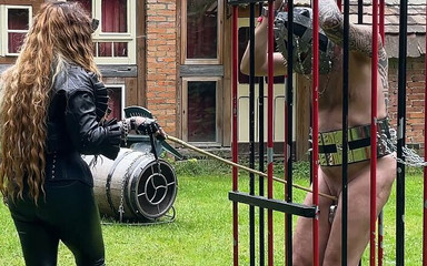 Dominatrix Frida: Sytuacja - wytrzymałość - lewo do cierpienia - jej plaything zamknięty w klatce...