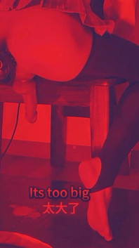 Femboy wird von diesem riesigen dildo hart gefickt, bis ich milch komme