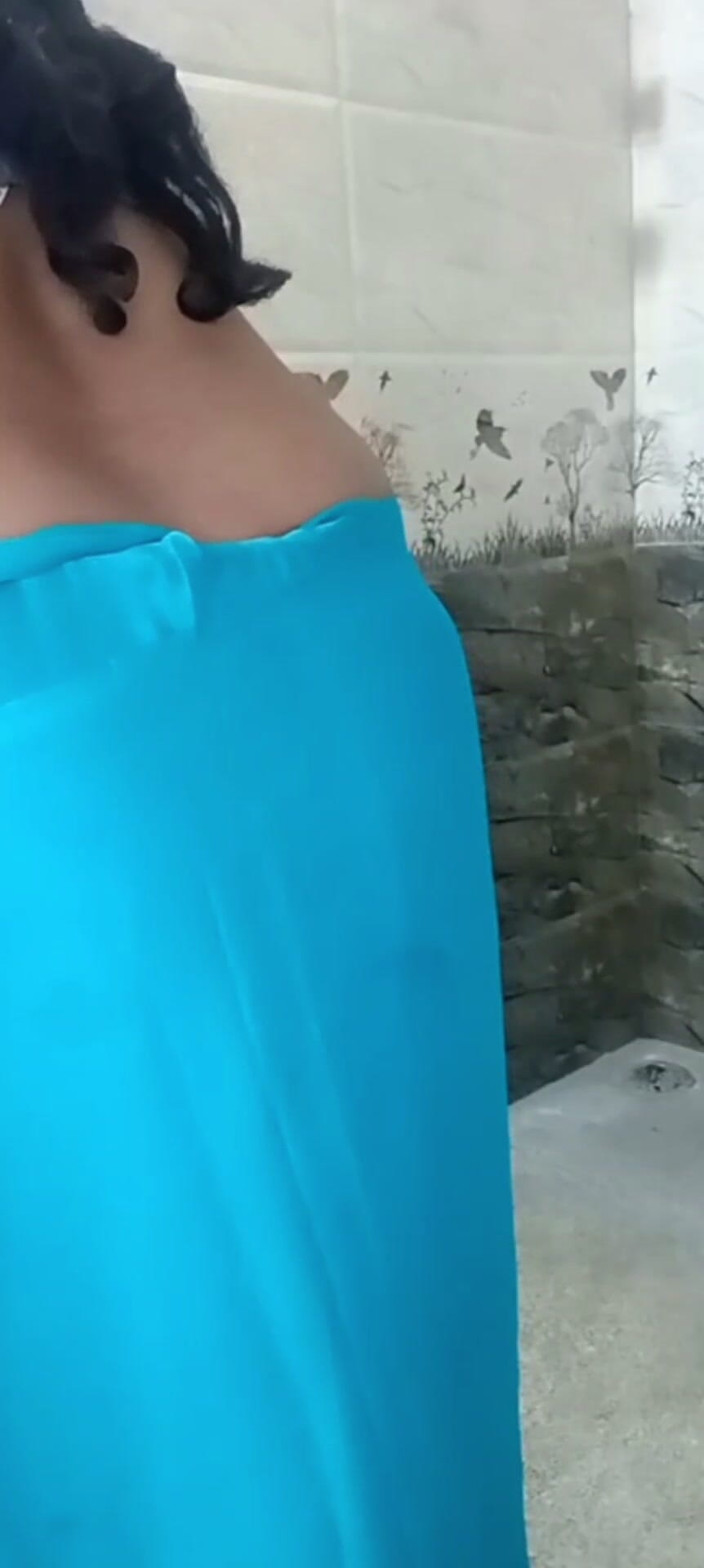 YourSexyWife: Bhabhi Ne Bilik Mandi Me Kholi Choli
