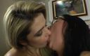 FetishKing: Besos calientes de chicas gigantes