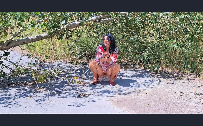 Toilet Mommy: MILF Děvka Byla Přistižena Při Orgasmu V Lese