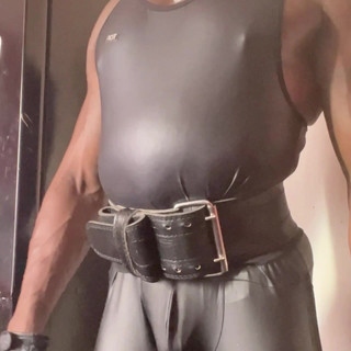 Black smoking muscle stepdad: Muskel kink rök läder latex &dildo sperma sessiont