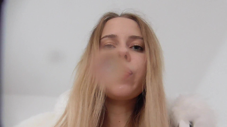 Solo Austria: Grande princesse Kelly crache au visage et dans la bouche