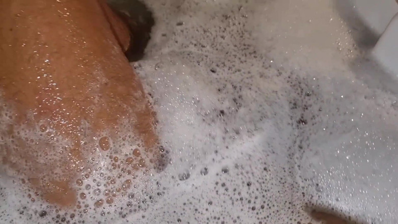 Alexander Audran: Asmr । लंड हिलाने के निर्देश (अंग्रेजी)- मैं अपने सौतेले बेटे को घर आमंत्रित करती हूं और वह मेरे बाथटब में मुझे अपना बड़ा लंड दिखा रहा है