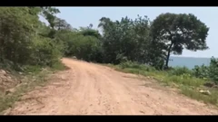 La coppia della cambogia va in viaggio e scopa