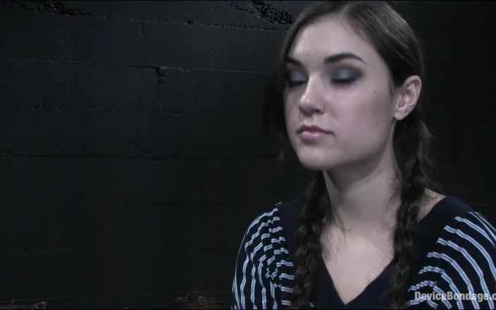 Device Bondage by Kink: Constricţie