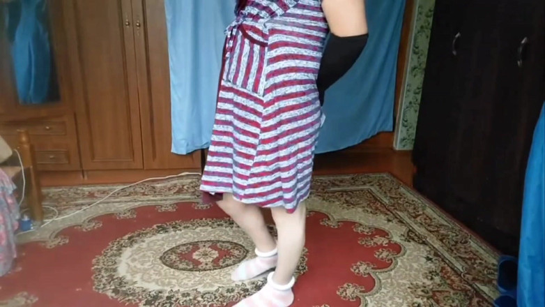 Kitty_Cross: मेरी स्कर्ट मेरे धैर्य से छोटी है