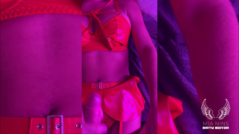 Mianins: 레드 라텍스는 라티나 미아닌과 함께 정액 청소를 무시합니다