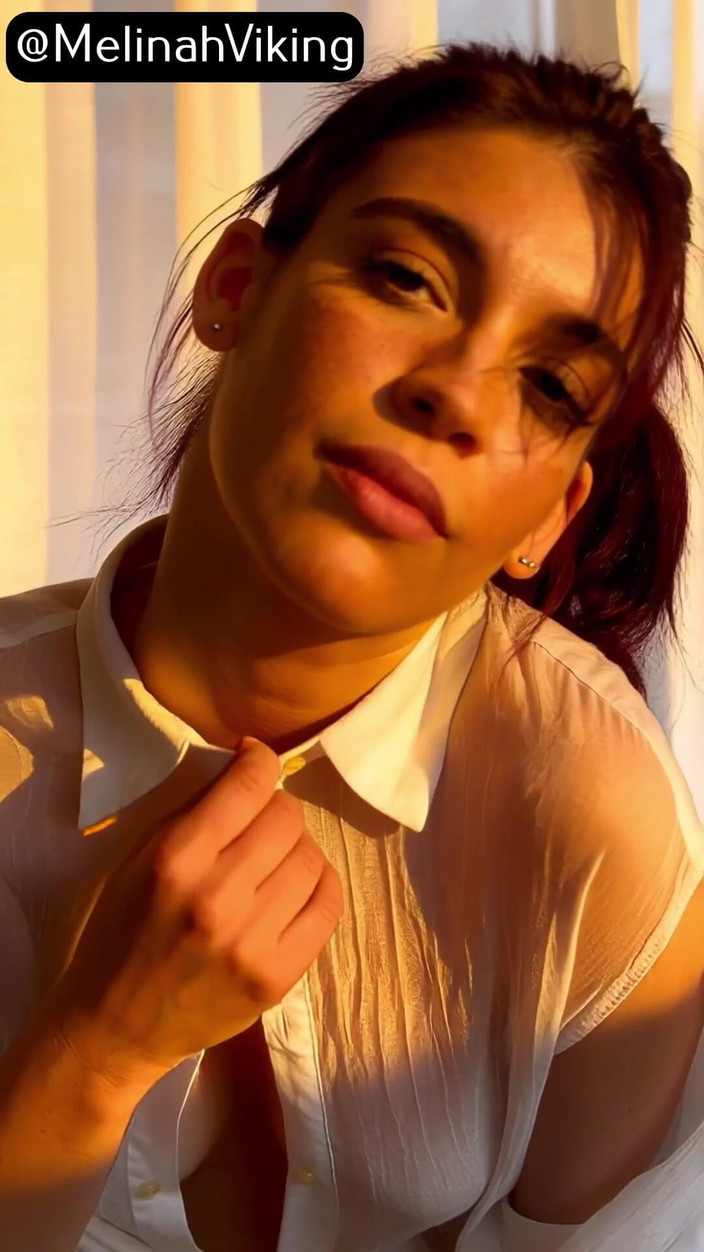 Melinah Viking: White शर्ट सूर्योदय छेड़-चिढ़ाना