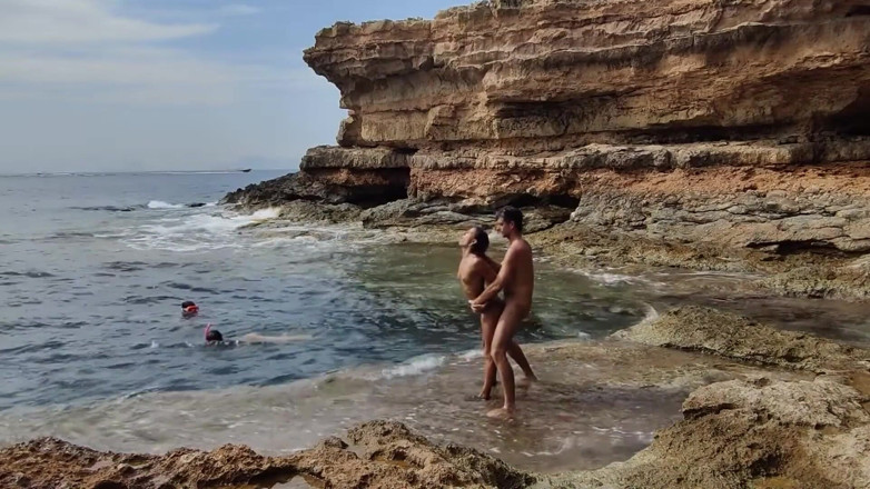 Magia Rosa: Mergulhadores nos assistindo foder na praia nos dão alguma ajuda