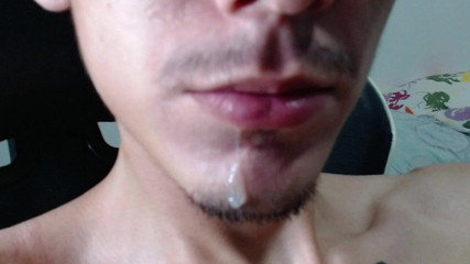 Teba: Eu gozo na minha barriga e depois engulo todo o...
