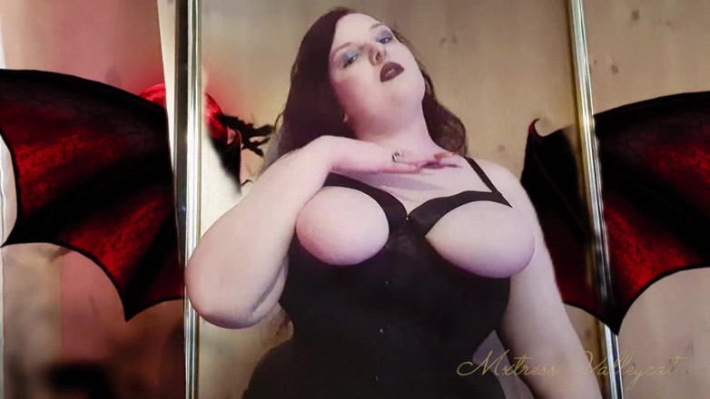 Mxtress Valleycat: Kouř, plivat a succubus