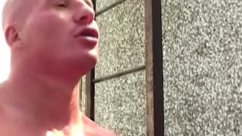 SEXUAL SIN GAY: Zonder condoom Rooftop_ scène-2_a een paar buren ontmoeten elkaar in...