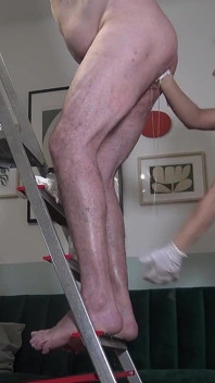 Můj otrok miluje moji ruku v jeho zadku