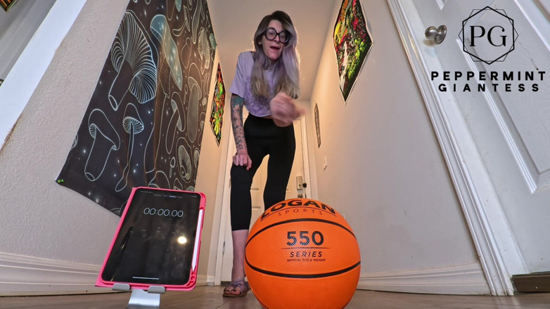 Peppermint Giantess: 6'7 Tall Goddess One-handed Basketball Hold Challenge How Long Can...