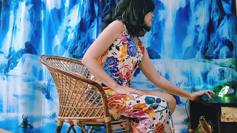Bolly Karma: Cinta ibu tiri yang cantik