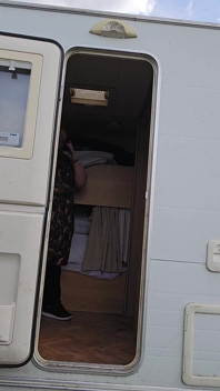 Ssbbw ladybrads ve karavan kapısı