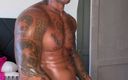 BoyGym: Ich spiele mit meinem harten schwanz, nachdem ich twink-jungs im...