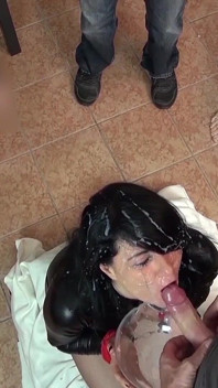 Parti gangbang tanpa had yang sesat - semua orang boleh berkongkek
