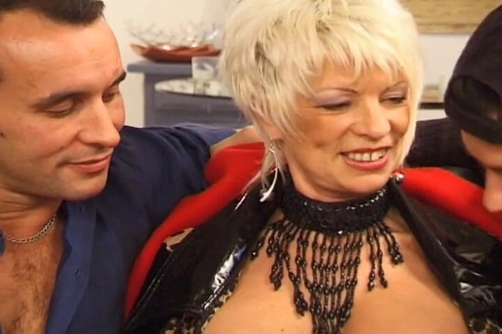 Monde Francais: Big Boobed French Cougar Wrecked in DP Threesome