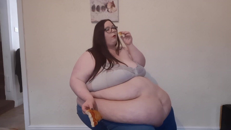 SSBBWLadyBrads: SSBBW pizza stuffing on office chair