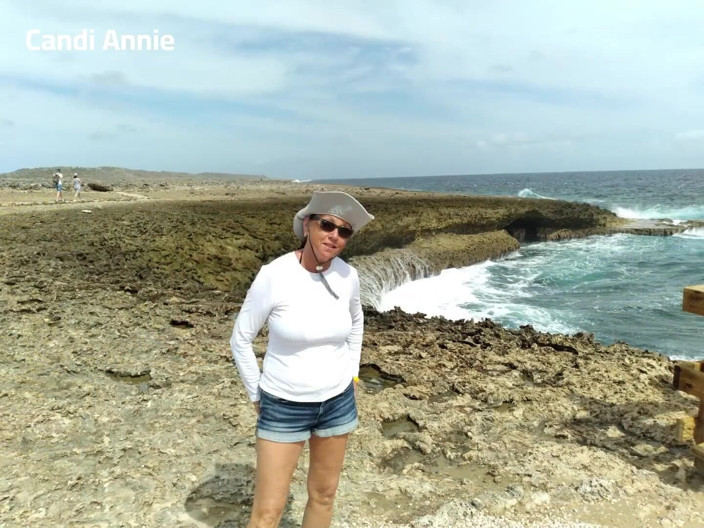 Candi Annie: Karibik-kreuzfahrt Mit Sexy GILF MILF Candi Annie