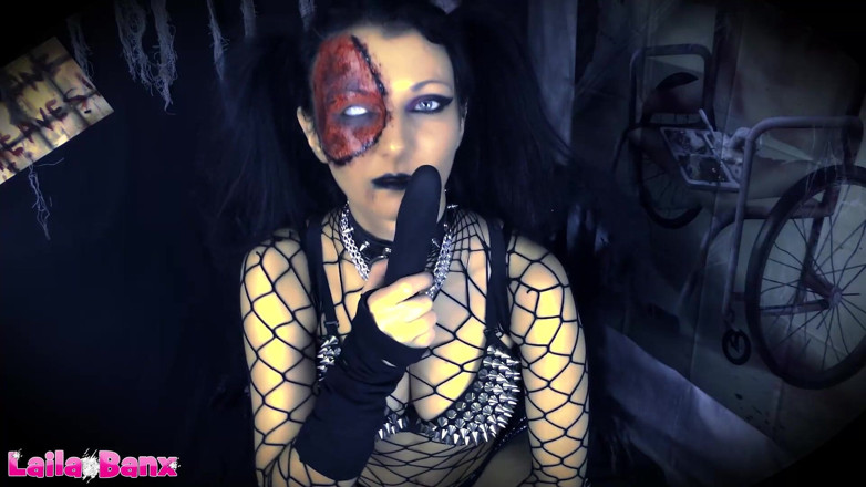 Laila Banx: Zombie sesat memerlukan tiang awak! Selamat Hari Halloween