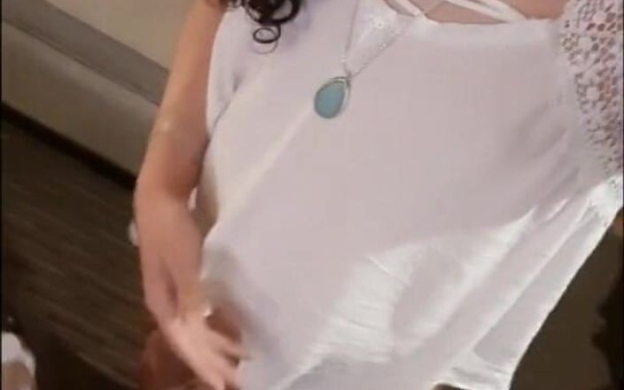 Ts Zoey: Транссексуалка Зої гладить свій член і показує свою дірку в готельному костюмі, епізод 1, зразок відео