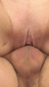 Des MILF matures font équipe sur un étalon chanceux