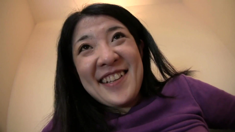 Asian Mature Climax: La pelosa milf asiatica allarga le gambe e al casting...