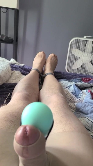 Nyronic: Hands-free cumshot in pantyhose