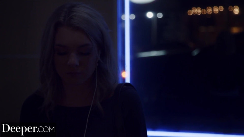 Deeper: Lebih mendalam. Gabbie Carter merangkak ke talinya untuk permainan gelap