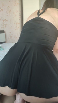 Jezdím na robertku nahoře a měla orgasmus. krém teče dolů