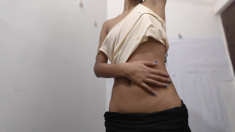 desigirl93: Horny 18 Year Old Woman Moving Her Ass