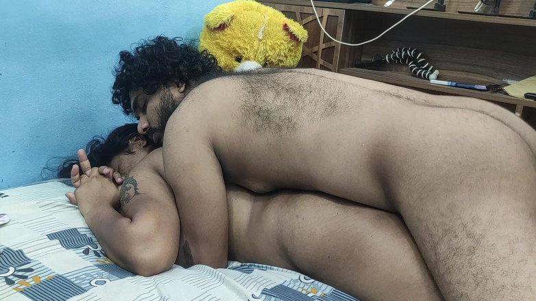 Vaigavarun45: मलयाली पत्नी जोरदार सेक्स करते हुए पति के साथ मजा लेती है