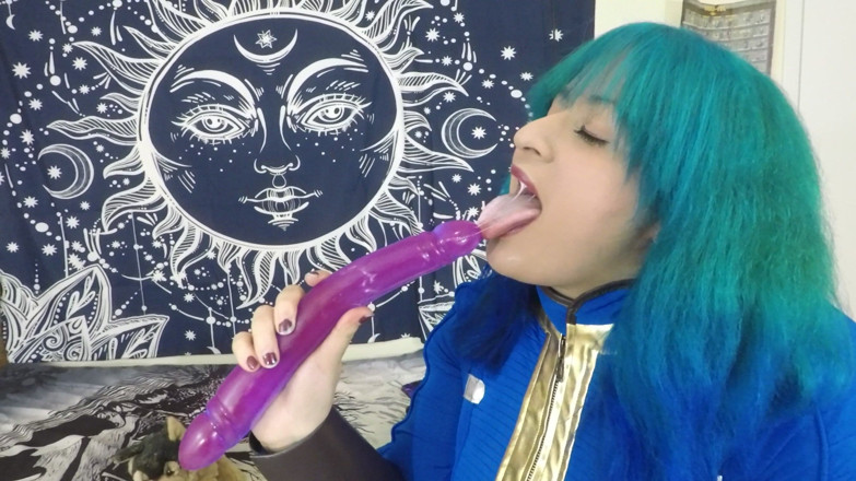 VickyVixen: 좋아하는 장난감을 가지고 노는 볼트웰러
