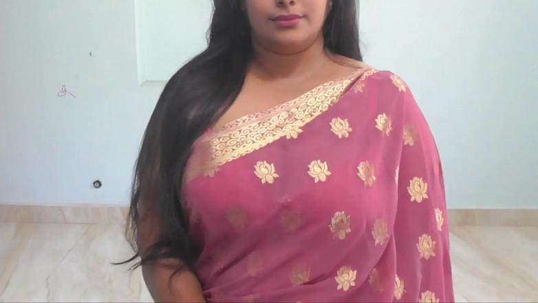 Your Arya: 私のデシ・インディアンの小さなアソコがとても濡れていて、チンポが欲しい