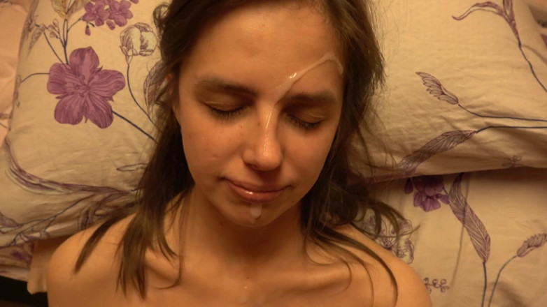 wakeMEup777: Napalona brunetka zerżnięta w usta