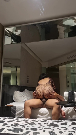 Lady_devil28: Ibu tiri saya memodelkan pakaian dalam barunya untuk saya dan...