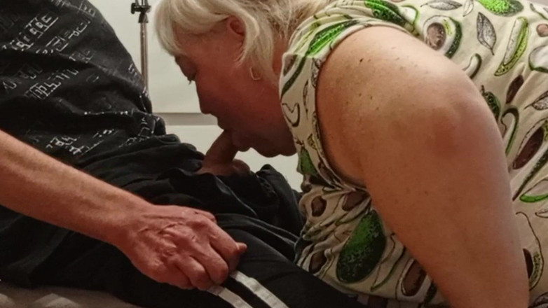 Zona901: Macecha mi kouří, abych se jí vystříkal do pusy