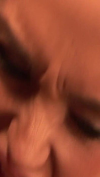 Lustvolle körper szene-3 vollbusige brünette in dessous Anaya Leon genießt gesichtsbesamung mit brille auf