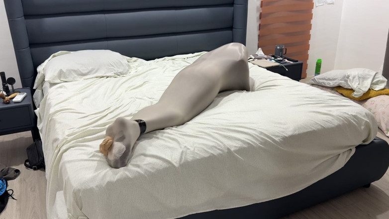 Mean Asian Wife: Муміфікований в колготках Кокоон вразливий, закритий всередині нейлону